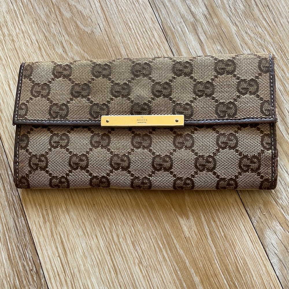Authentic Gucci Monogram Long Wallet.